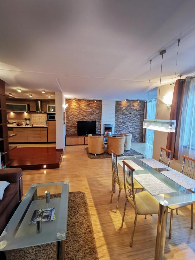 Uroczy Apartament Przy Deptaku Z Parkingiem. Polanica-Zdrój Exterior foto