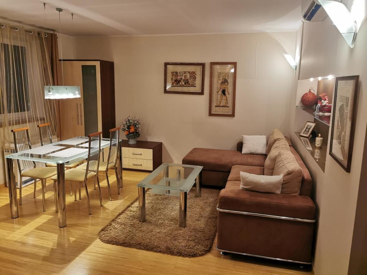 Uroczy Apartament Przy Deptaku Z Parkingiem. Polanica-Zdrój Exterior foto