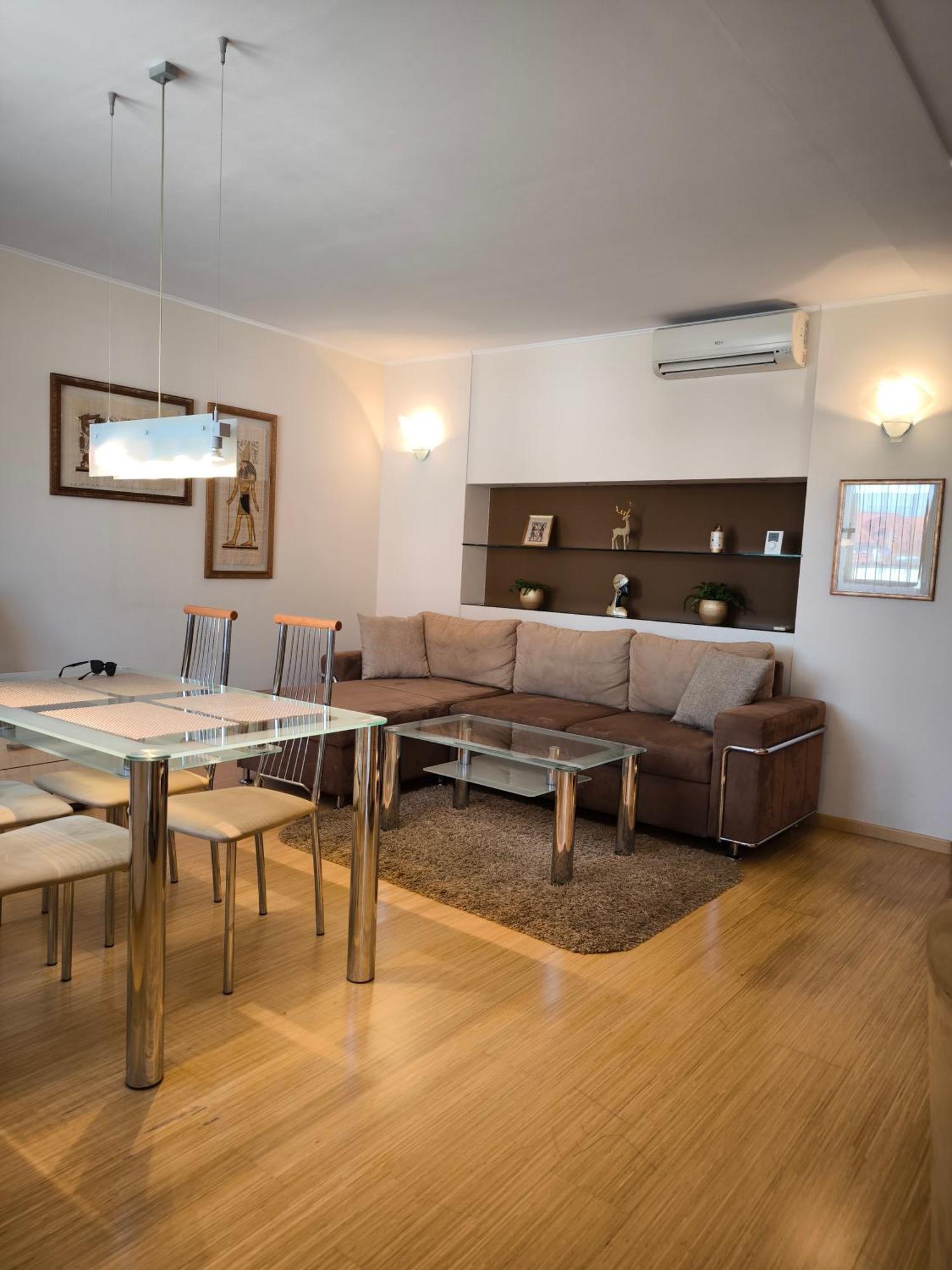 Uroczy Apartament Przy Deptaku Z Parkingiem. Polanica-Zdrój Exterior foto